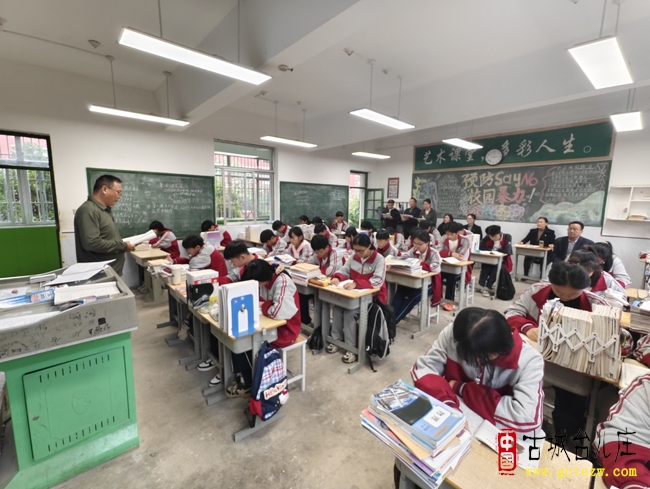聚焦课堂提质，赋能乡村教育：台儿庄区教学研究中心深入基层学校指导教学工作