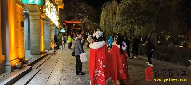 台儿庄古城：运河夜色醉游人 千年水韵焕新颜（图）