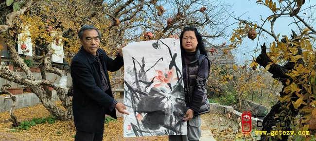 ′青岛画家马红霞（笔名一苇）捐赠荷花画作 致敬台儿庄抗战老兵（图）