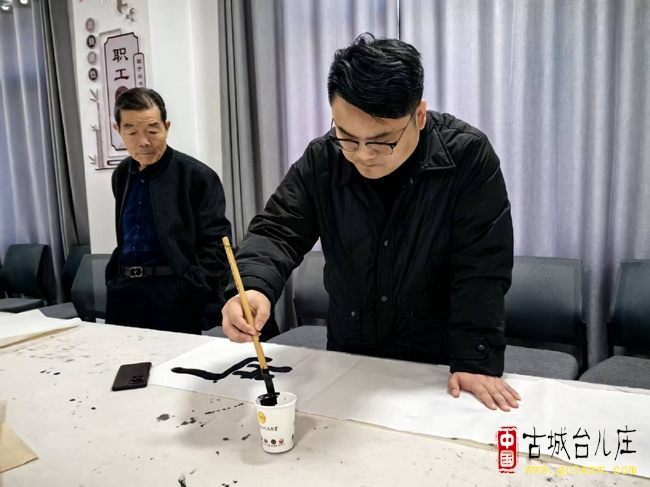 书法寄敬意丨朱麒睿为台儿庄籍抗战老兵尤广才题字（图）