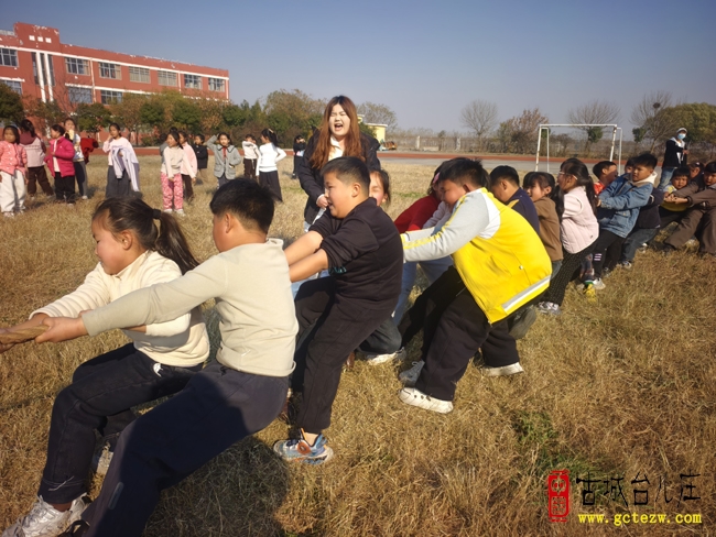 张山子镇中心小学2025年冬季师生拔河比赛圆满成功（图）