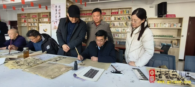 “墨香台城”台儿庄区成人书法公益班持续开课，翰墨飘香润民心（图）