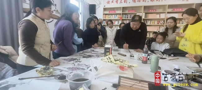 翰墨迎新年 丹青育新苗丨台儿庄区书画公益培训活动庆元旦（图）