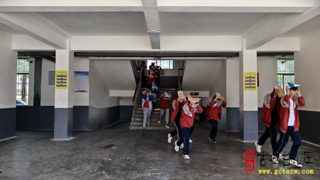 “人人讲安全、个个会应急”丨枣庄市第六中学举行防灾减灾应急疏散演练（图）