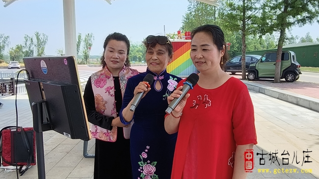 学雷锋志愿者李燕代言台儿庄小季河同林牡丹，助力乡村文化振兴（图）