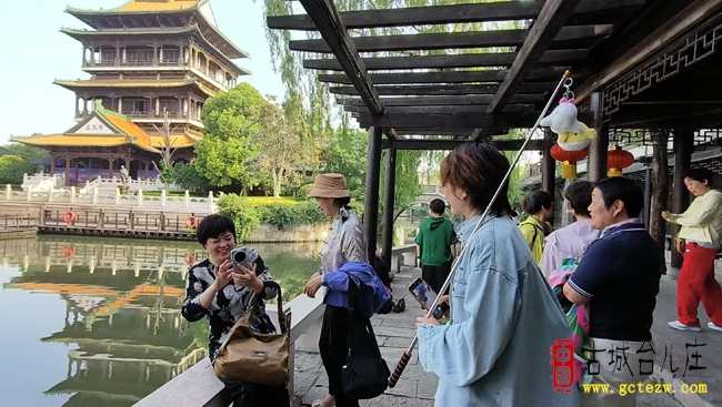 【中国旅游日】八方游客共赴台儿庄古城寻梦之旅（图）