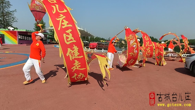 台儿庄：古韵新声唱响小季河 艺术与自然共谱母亲节赞歌（图）