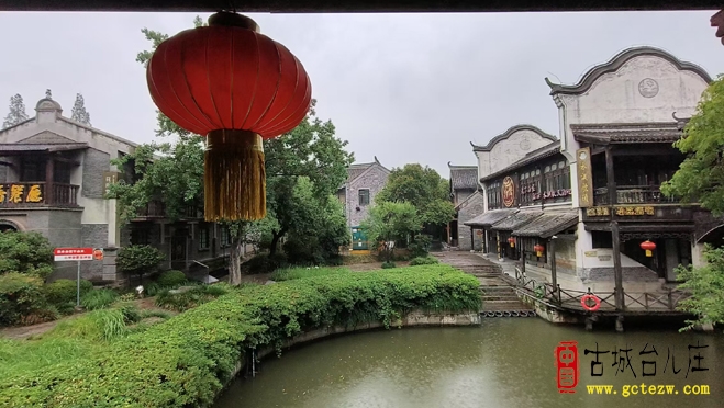 台儿庄古城雨中迎来浙沪游客，共赏水乡诗意（图）