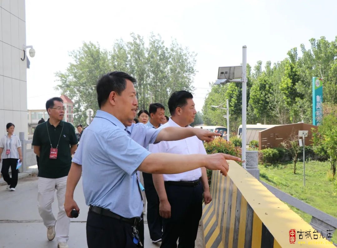 台儿庄区人大常委会视察重点水利工程建设工作（图）