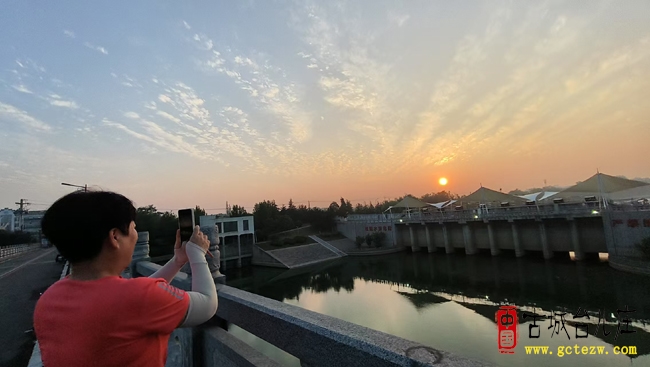台儿庄大运河：晨辉中的黄金水道焕新彩（图）