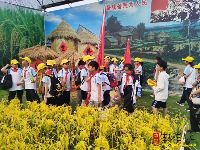 传承红色基因 体验农耕文化丨邳庄镇回民明德小学开展远足研学活动（图）