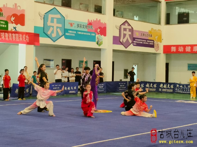 台儿庄国武训练中心在全市武术套路锦标赛中再获佳绩（图）