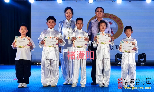 电梯间里的教养：小举动，大美德（图）