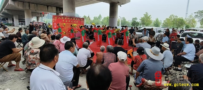 邳庄镇尚庄村：中老年艺术团大桥广场献艺 红色戏曲唱响群众文化生活（图）