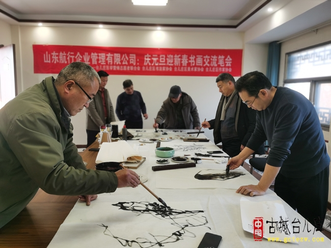 以笔为媒传薪火 以艺聚力谱新篇丨台儿庄区举办元旦学雷锋书画交流笔会（图）