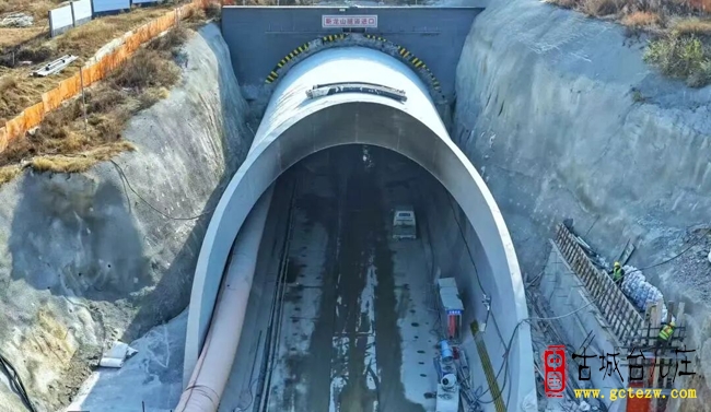 济枣高铁新龙山隧道顺利贯通 全线18座隧道已有6座实现贯通 其中4座位于枣庄市境内（图）