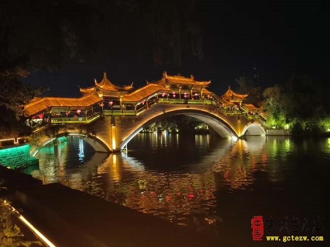灯火璀璨贺华诞 水乡夜韵醉宾朋丨国庆台儿庄古城夜游热度高涨（图)