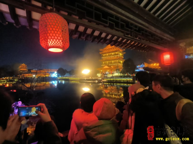 情人节邂逅新春年味，台儿庄古城人潮涌动氛围感拉满（图）