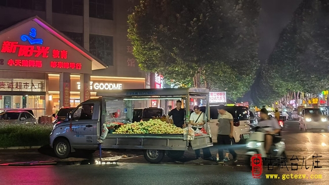 烟火升腾丨兰祺路夜市点燃台儿庄夏夜活力（图）