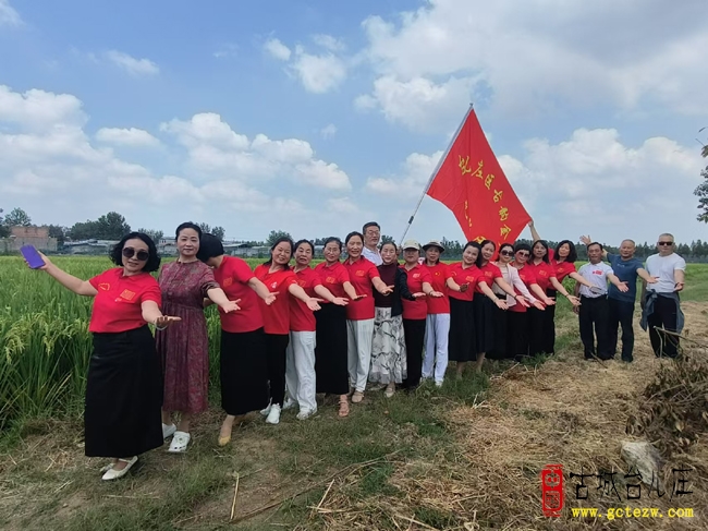 古韵融秋色 歌声颂生活丨台儿庄区古韵金声艺术团走进沧浪采风研学（图）