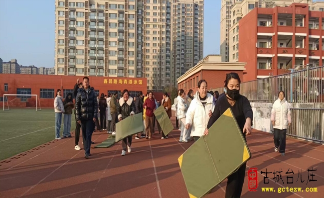 乐动元旦“趣”享未来丨鑫昌路小学教职工趣味体育活动欢腾上演（图）