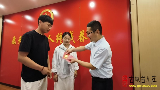 台儿庄区婚姻登记中心：浪漫与文明交织，见证520集体领证甜蜜时刻（图）