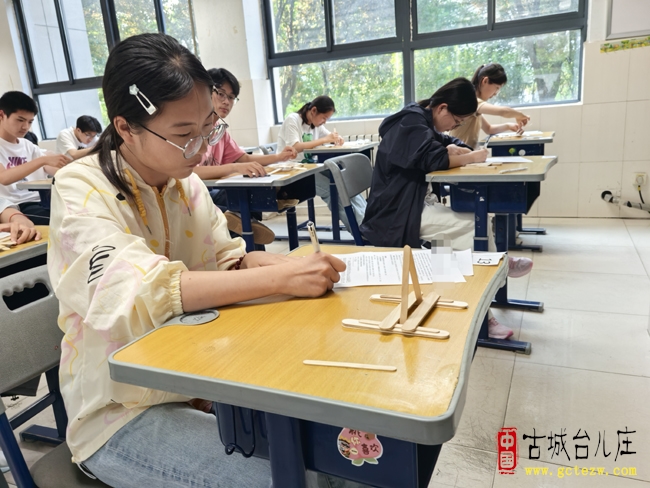 放飞创意，桥连未来丨山师附中台儿庄分校举行自主招生科学素养测试（图）