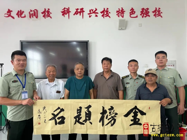 墨染鸣鸿，笔落安泰 | 著名书法家张凤岭莅临安泰为高一新生题字祝福（图）