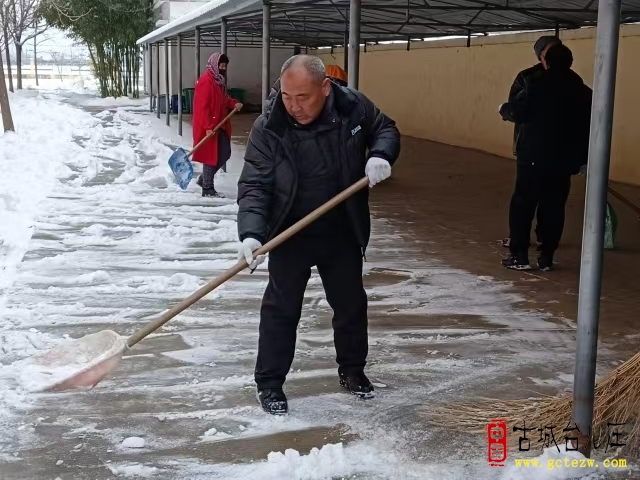 瑞雪兆丰年，助学暖人心|张山子镇新闸子村群众自发扫雪护航求学路（图）