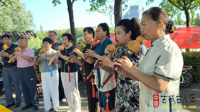 银龄放歌颂党恩 红歌嘹亮润古城丨华阳社区老干部红歌队运河畔唱响时代乐章（图）