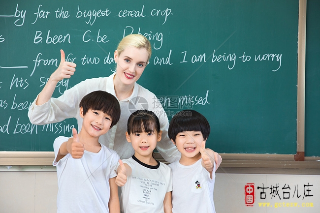 《园丁颂》作者：苗启法